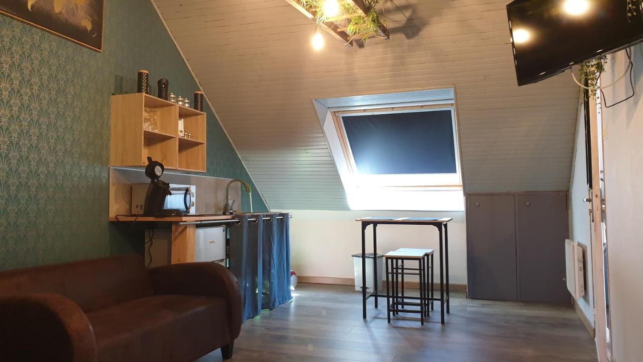 Studio Centre De Fougeres Apartment Luaran gambar